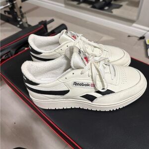 Reebok Womens Club C Double Shoes Sneaker
Size 9